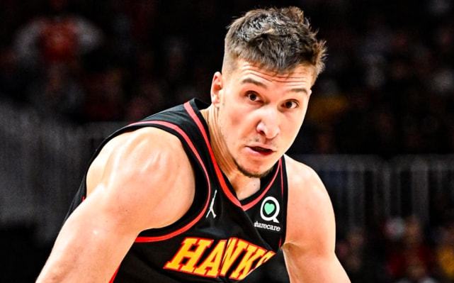 英超战报：B费2射1传，姆伯莫破门，曼联4-1狼队（英超快讯：B费梅开二度送助攻，姆伯莫破门，曼联4比1击退狼队）