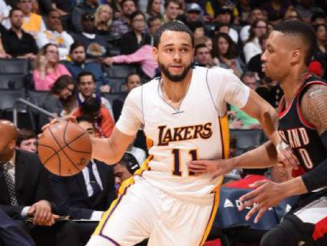 曼联明晨客战狼队，取胜可跃居第六（曼联明晨客场挑战狼队，赢球可升至第六位）