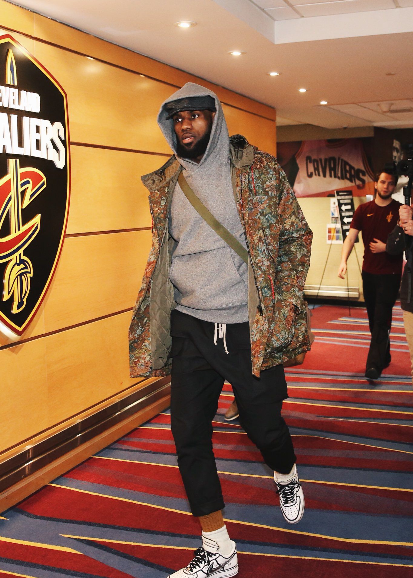 记者：明天青岛西海岸代理主帅毛雷尔携里切利参加赛前发布会（明日青岛西海岸代理主帅毛雷尔将与里切利出席赛前发布会）