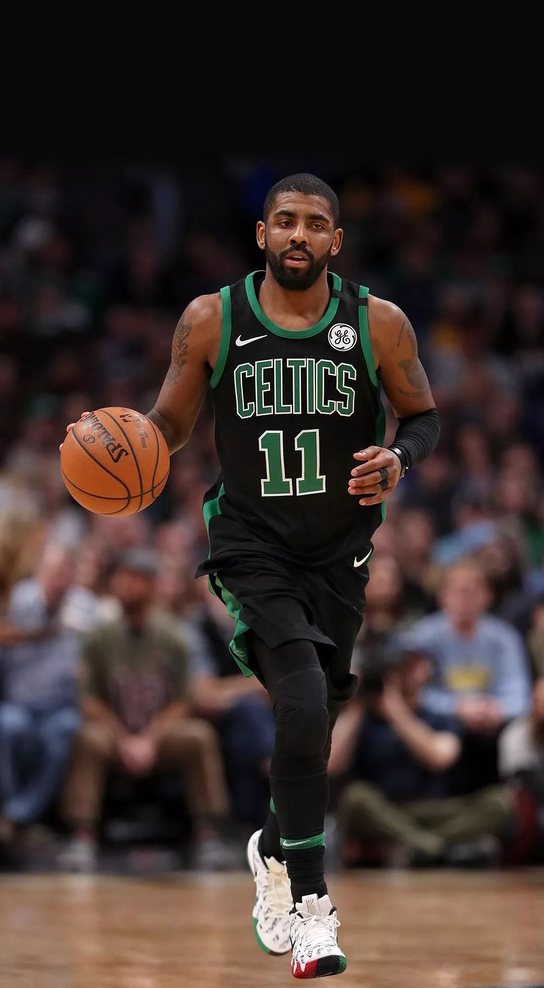 澳超半场：埃利奥特自摆乌龙，中央海岸水手1-1奥克兰FC（澳超半场：埃利奥特送出乌龙，中央海岸水手与奥克兰FC1-1战平）