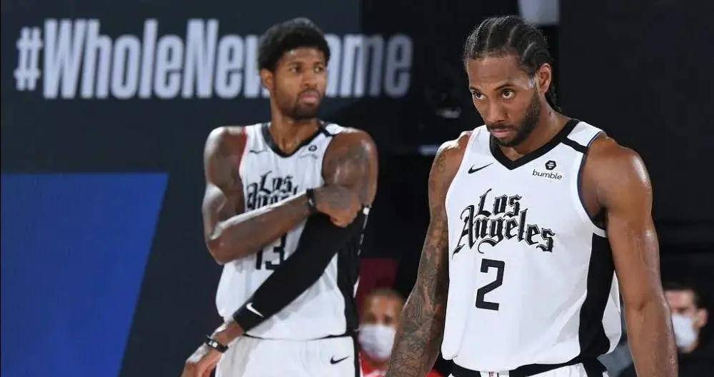 里尔年轻中场布阿迪被多家豪门关注，转会呼声高，期待其未来成为新星。（里尔小将布阿迪获多豪门青睐，转会热度高涨，未来新星可期）