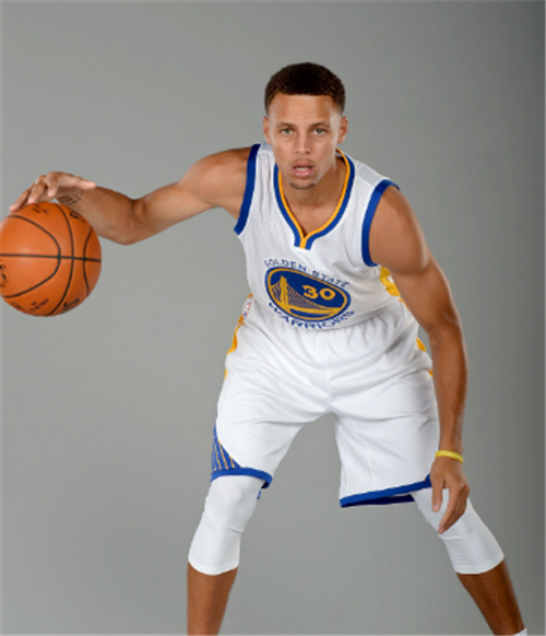 着眼未来，每体：巴萨正在关注阿根廷U17小将托马斯-马尔蒂斯（瞄准未来，每体称巴萨正关注阿根廷U17新星托马斯-马尔蒂斯）