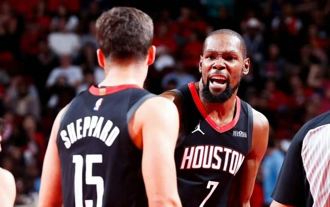 阿圭罗：阿根廷能赢2026世界杯；梅西是巴萨队史最重要的球员（阿圭罗：看好阿根廷夺得2026世界杯，梅西是巴萨史上最重要的球员）