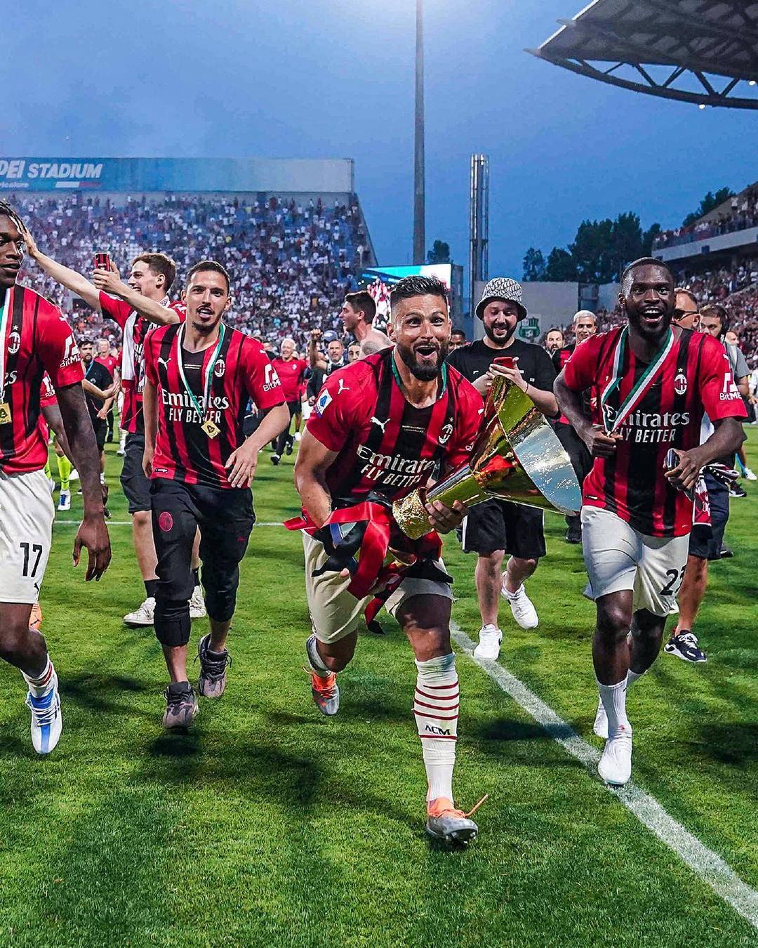 李章洙回渝参加足协杯夺冠25周年纪念赛，感慨儿子当年才初中（李章洙重返重庆出席足协杯夺冠25周年纪念赛，感叹儿子当年还在上初中）