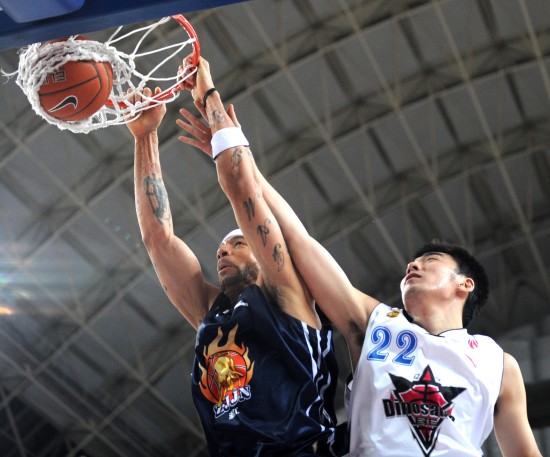 中超第30轮跑动距离榜：钟晋宝13356米居首，周定洋第二（中超第30轮跑动里程榜：钟晋宝以13356米夺魁，周定洋位列第二）