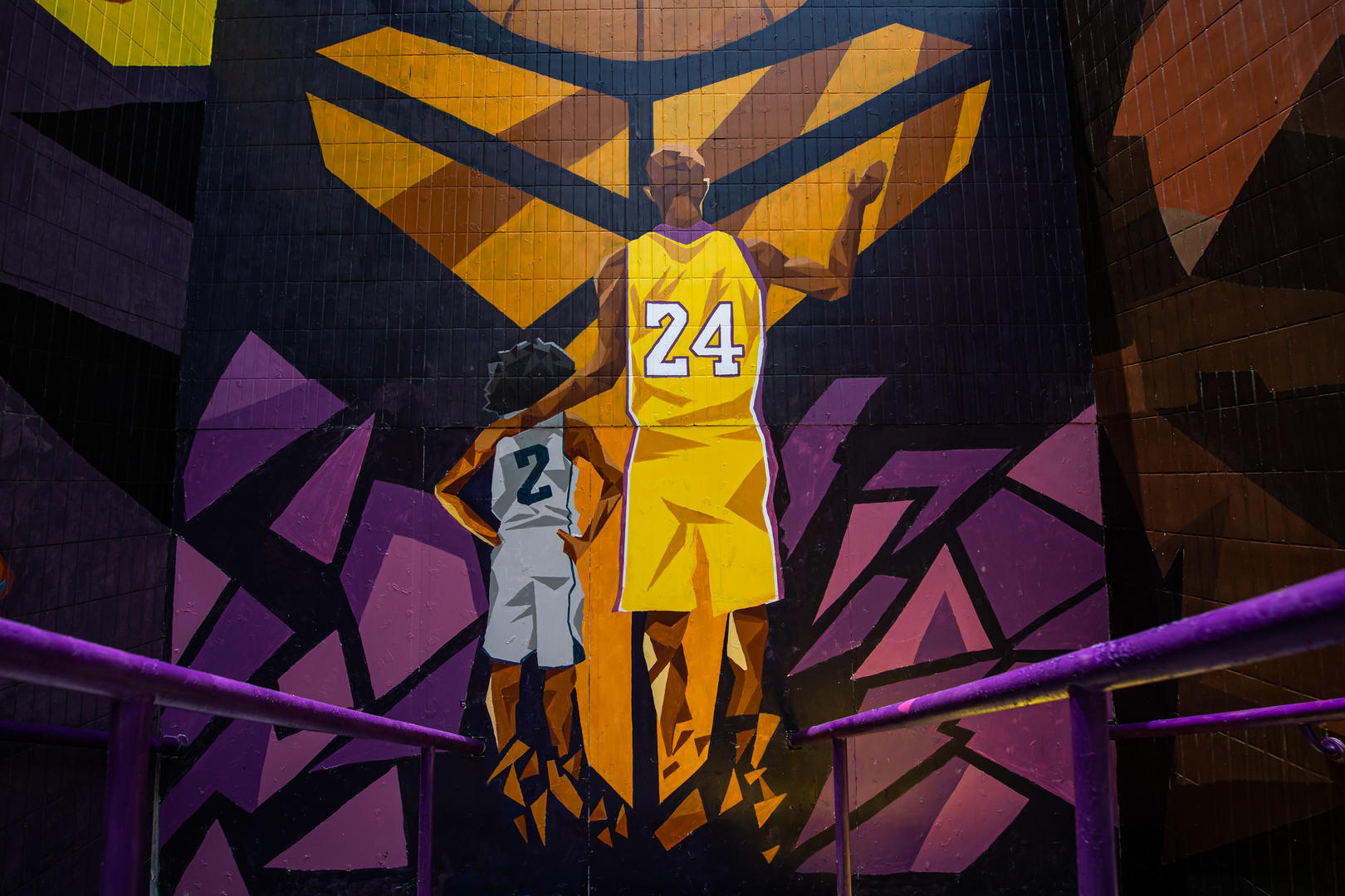 登国际舞台，泰州队“苏超”冠军奖杯亮相中国国际进口博览会（泰州队携“苏超”冠军奖杯亮相中国国际进口博览会，登上国际舞台）