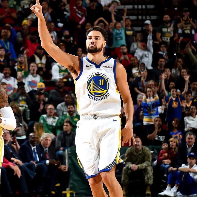 皇马客战赫罗纳：姆巴佩搭档维尼修斯，贝林厄姆、居莱尔出战（皇马做客赫罗纳：姆巴佩联手维尼修斯，贝林厄姆与居莱尔同场亮相）