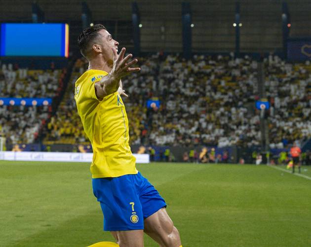 托蒂：说C罗的坏话只能说明你在嫉妒他，他和梅西的水平相当（托蒂：抹黑C罗只是出于嫉妒，他与梅西实力不相上下）